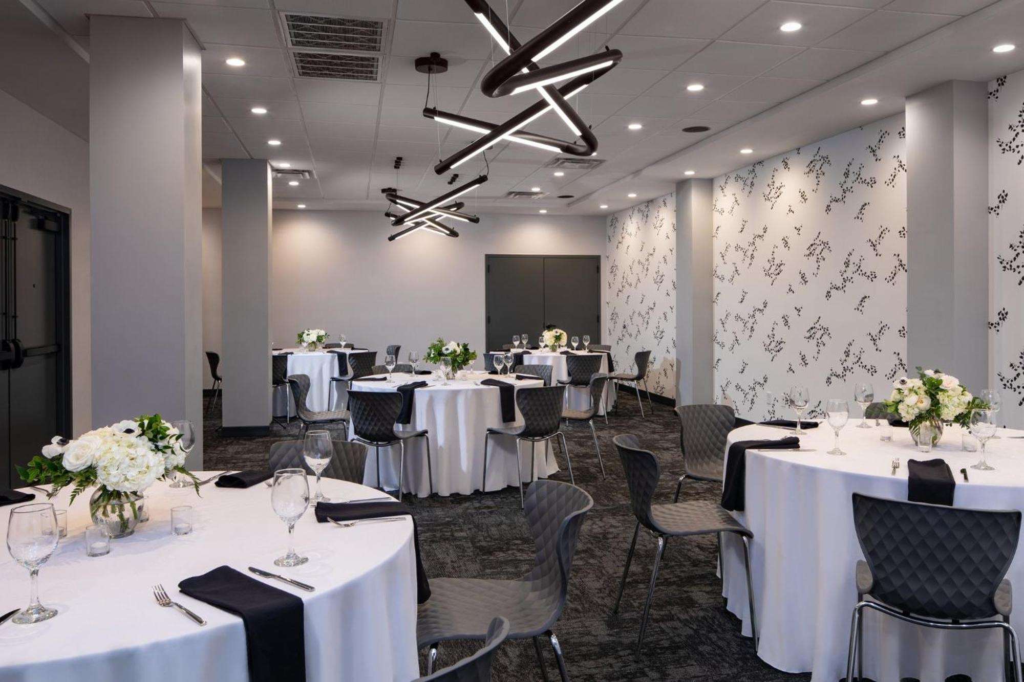 Hotel Indigo - Downtown By Ihg 4*